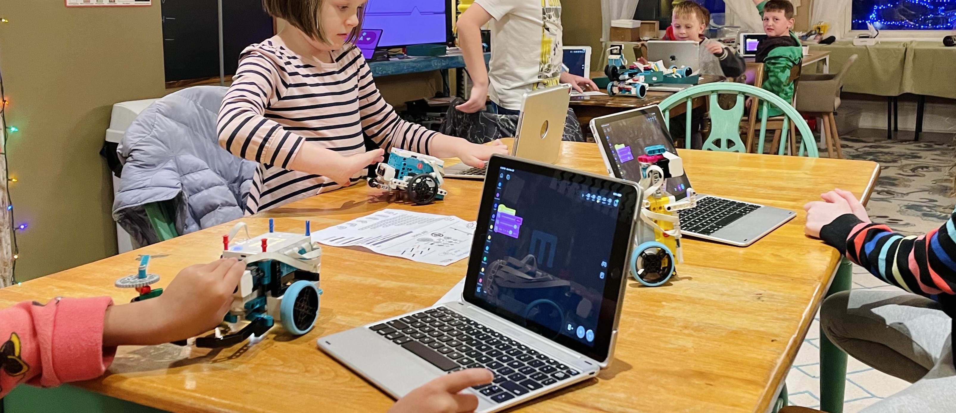 <i>PLAY</i> <i>CREATE</i> <i>EXPLORE</i>